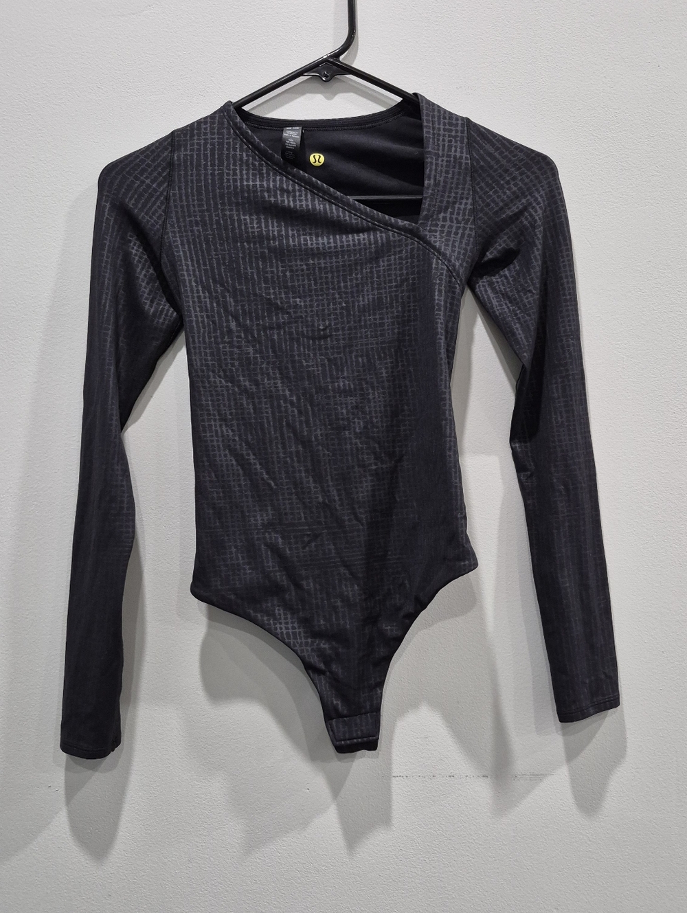 Lululemon lab Asymmetrical Long Sleeve Bodysuit Disrupt Grid Emboss Black